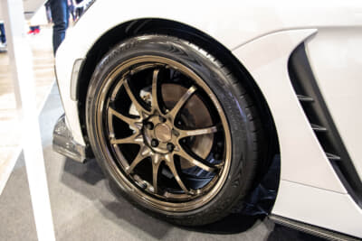 タイヤはDUNLOP SPORT MAX060＋で前後とも235/40R18