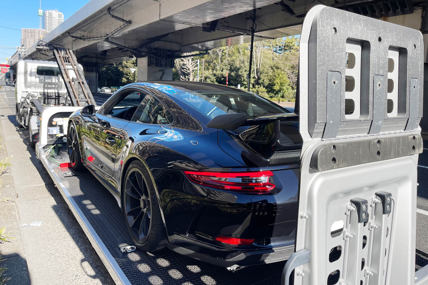 やっと買ったポルシェ「911GT3」が駐車場難民に！ 還暦前オヤジの