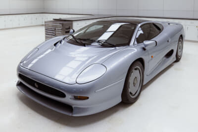 47万2500ドル（邦貨換算約6950万円）で落札されたジャガー「XJ220」（C）Courtesy of RM Sotheby's