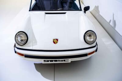 3万6000ドル（邦貨換算約520万円）で落札されたポルシェ「911 カレラカブリオレ ジュニア」（C）Courtesy of RM Sotheby's