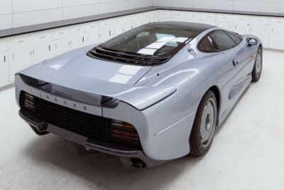 47万2500ドル（邦貨換算約6950万円）で落札されたジャガー「XJ220」（C）Courtesy of RM Sotheby's