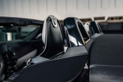 33万6875ユーロ（邦貨換算約5300万円）で落札されたアストンマーティン「V12ヴァンテージ ロードスター」（C）Courtesy of RM Sotheby's