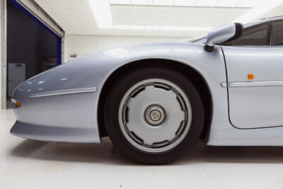 47万2500ドル（邦貨換算約6950万円）で落札されたジャガー「XJ220」（C）Courtesy of RM Sotheby's