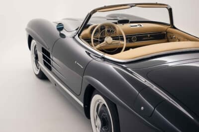 109万6250ユーロ（邦貨換算約1億7100万円）で落札されたメルセデス・ベンツ「300SL ロードスター“アウトロー”」（C）Courtesy of RM Sotheby's