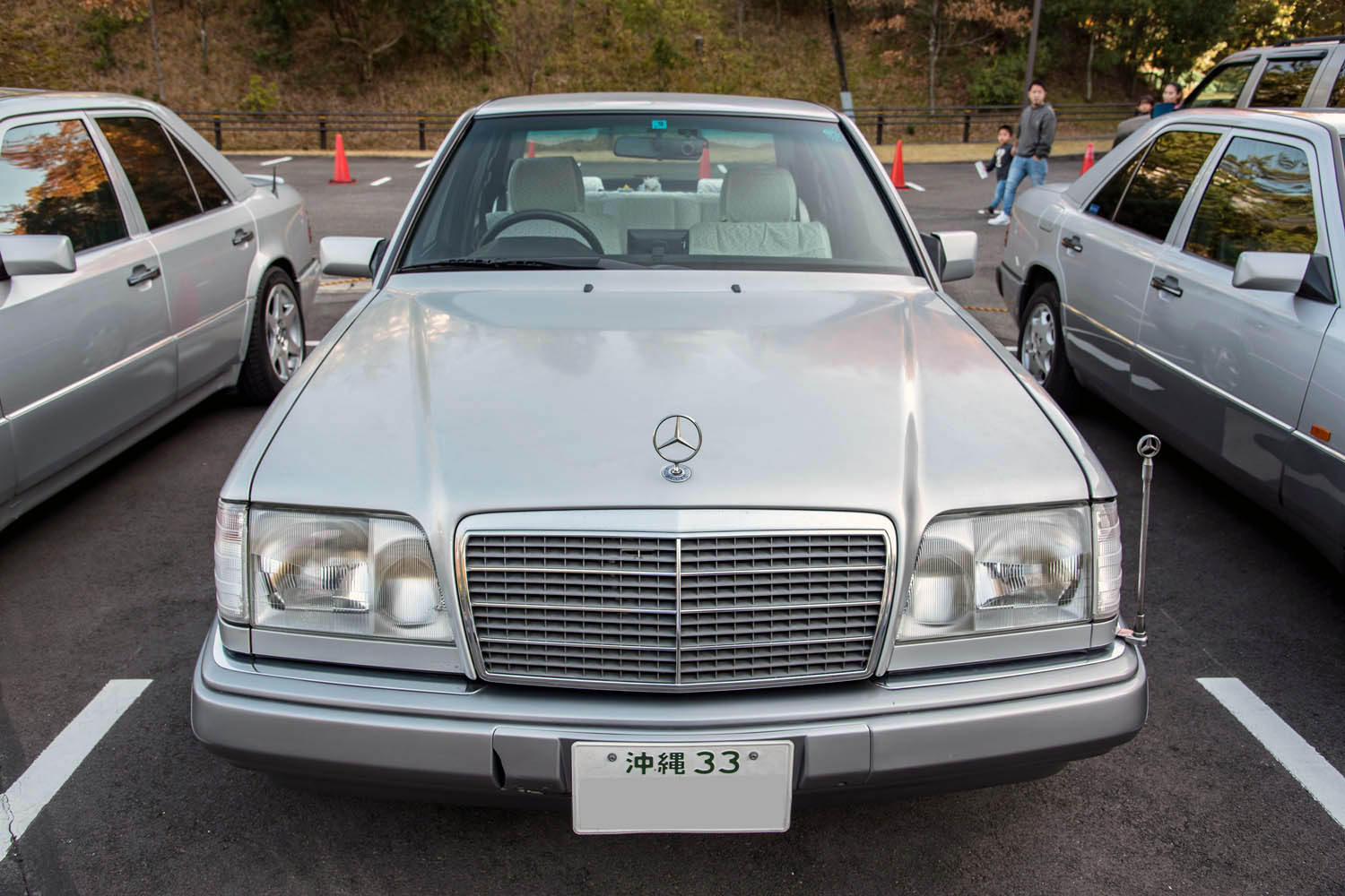 免許返納、廃車寸前から孫が引き取った「W124」は沖縄ナンバー！ サビがないのはベンツだから!? | AUTO MESSE  WEB（オートメッセウェブ） 〜クルマを文化する 〜