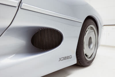 47万2500ドル（邦貨換算約6950万円）で落札されたジャガー「XJ220」（C）Courtesy of RM Sotheby's