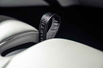 33万6875ユーロ（邦貨換算約5300万円）で落札されたアストンマーティン「V12ヴァンテージ ロードスター」（C）Courtesy of RM Sotheby's