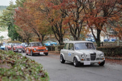 スタートを待つエントリー車両たち