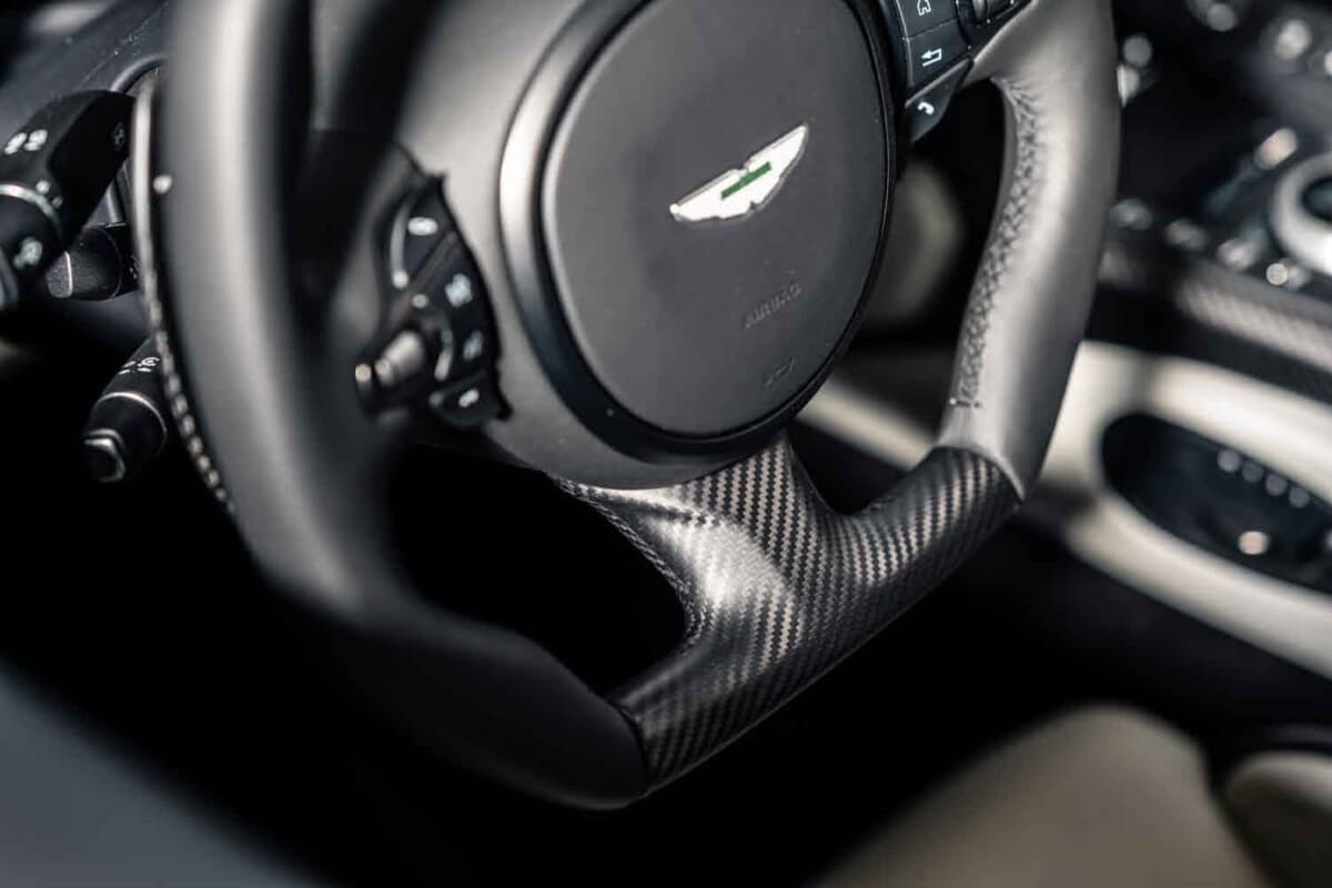 アストンマーティン「V12ヴァンテージ ロードスター」（C）Courtesy of RM Sotheby's