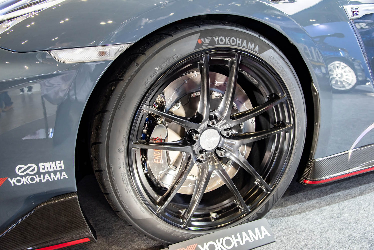 φ415の巨大ローター登場！ 日産R35「GT-R」の足元を9つの新色