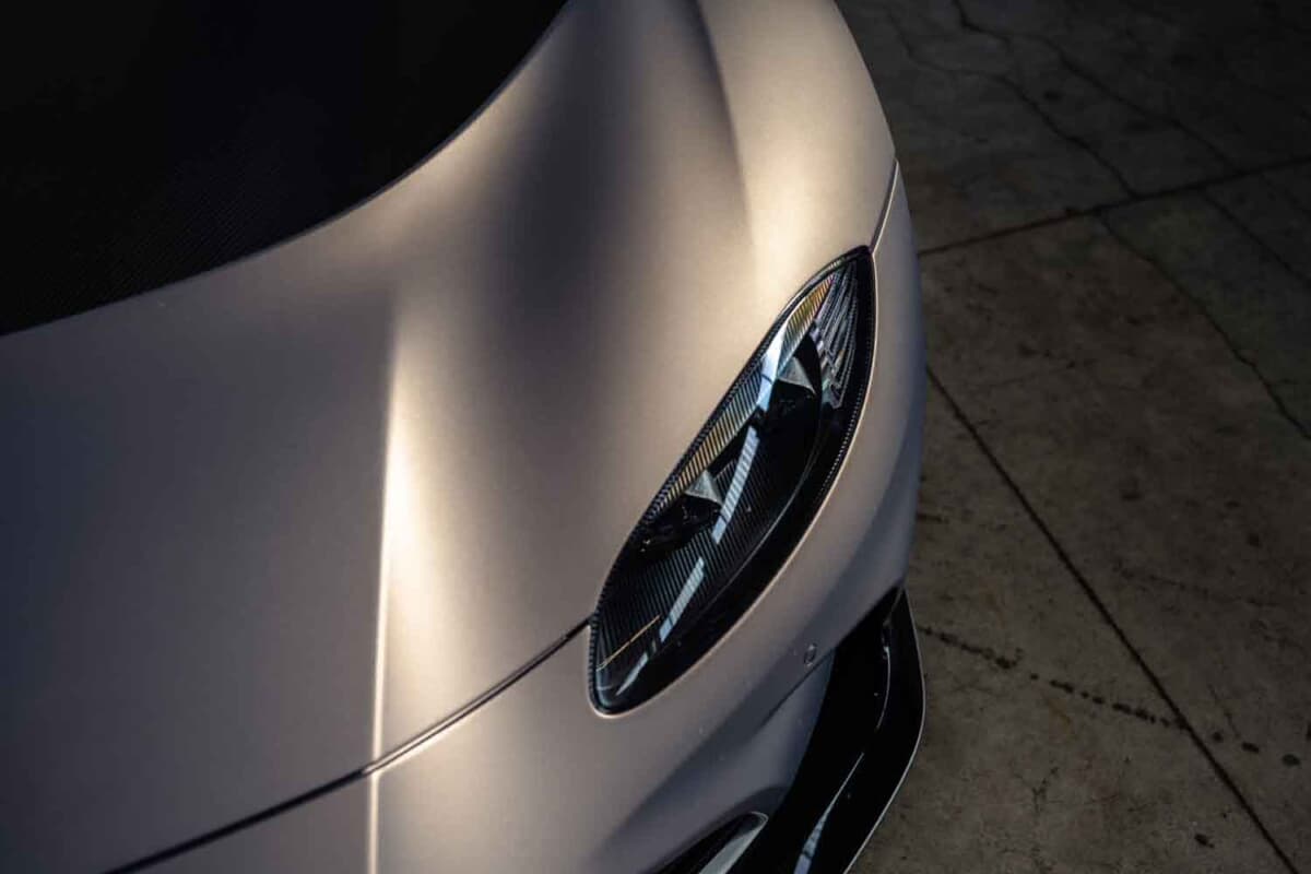 33万6875ユーロ（邦貨換算約5300万円）で落札されたアストンマーティン「V12ヴァンテージ ロードスター」（C）Courtesy of RM Sotheby's