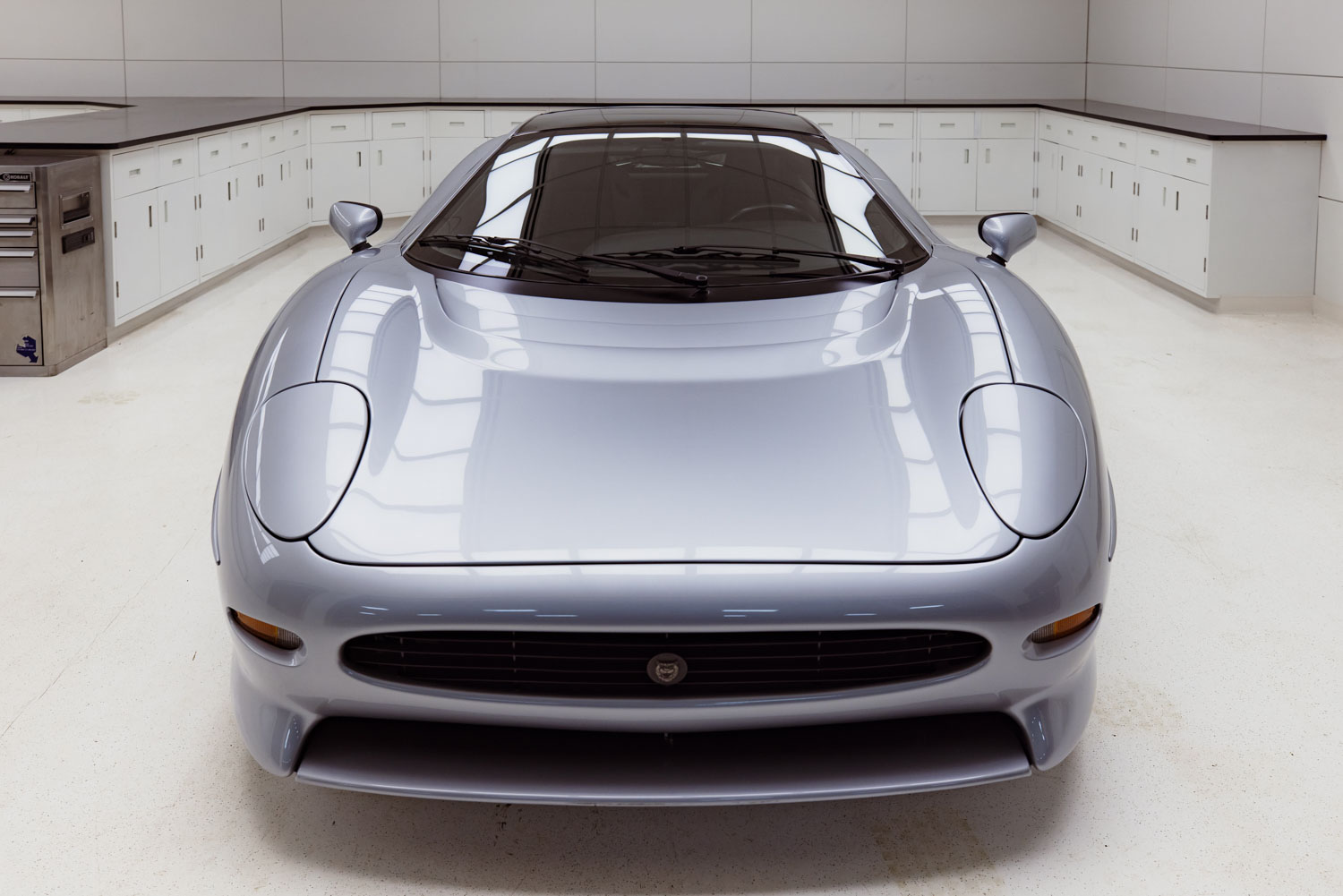 約6900万円で落札！ 時速347キロで当時世界最速だったジャガー「XJ220