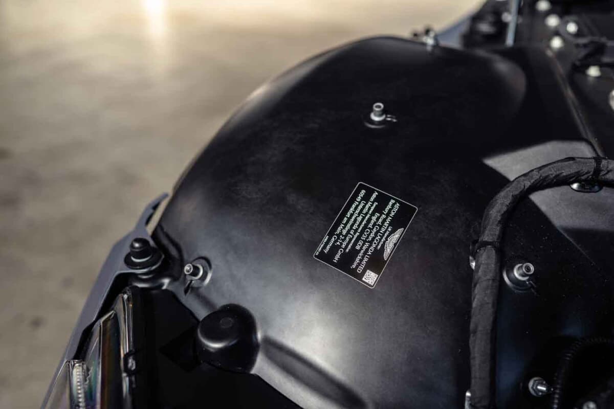 33万6875ユーロ（邦貨換算約5300万円）で落札されたアストンマーティン「V12ヴァンテージ ロードスター」（C）Courtesy of RM Sotheby's