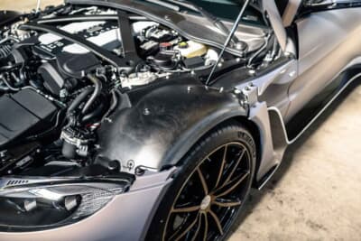 33万6875ユーロ（邦貨換算約5300万円）で落札されたアストンマーティン「V12ヴァンテージ ロードスター」（C）Courtesy of RM Sotheby's