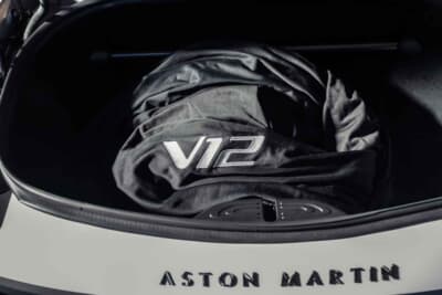 33万6875ユーロ（邦貨換算約5300万円）で落札されたアストンマーティン「V12ヴァンテージ ロードスター」（C）Courtesy of RM Sotheby's