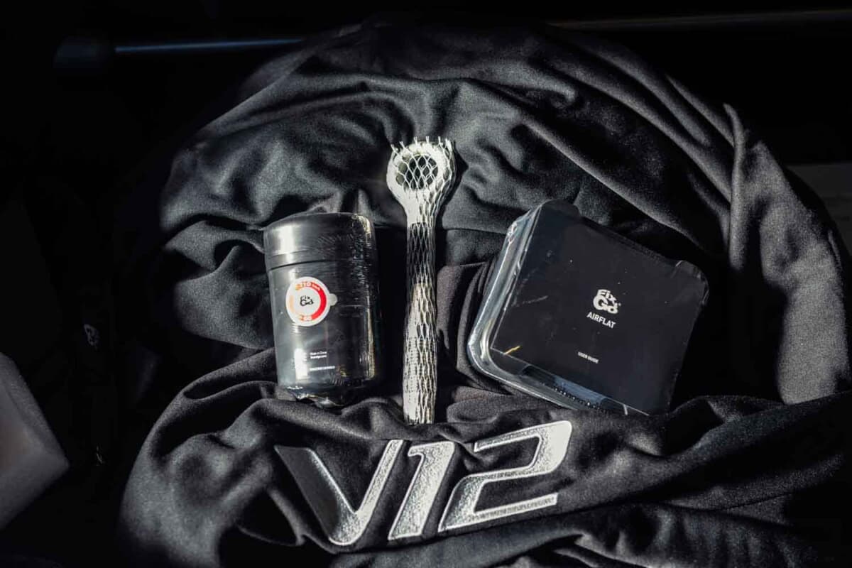 33万6875ユーロ（邦貨換算約5300万円）で落札されたアストンマーティン「V12ヴァンテージ ロードスター」（C）Courtesy of RM Sotheby's