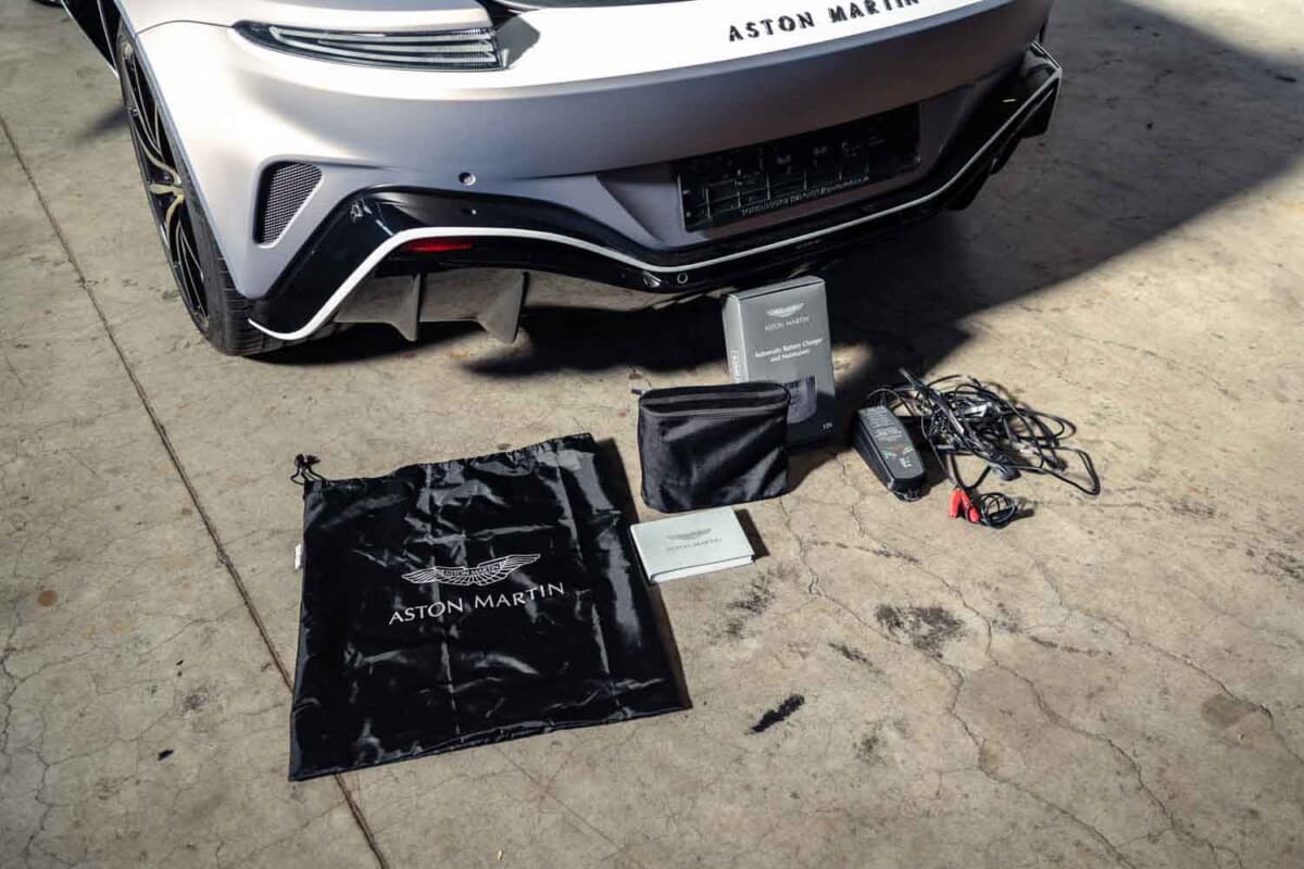 33万6875ユーロ（邦貨換算約5300万円）で落札されたアストンマーティン「V12ヴァンテージ ロードスター」（C）Courtesy of RM Sotheby's