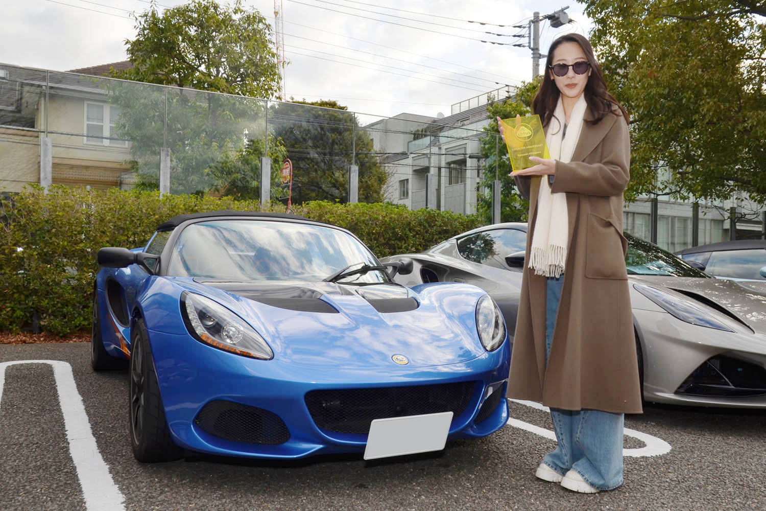 ヨーロッパ」から「エミーラ」までロータスが80台集結！ 女性オーナー