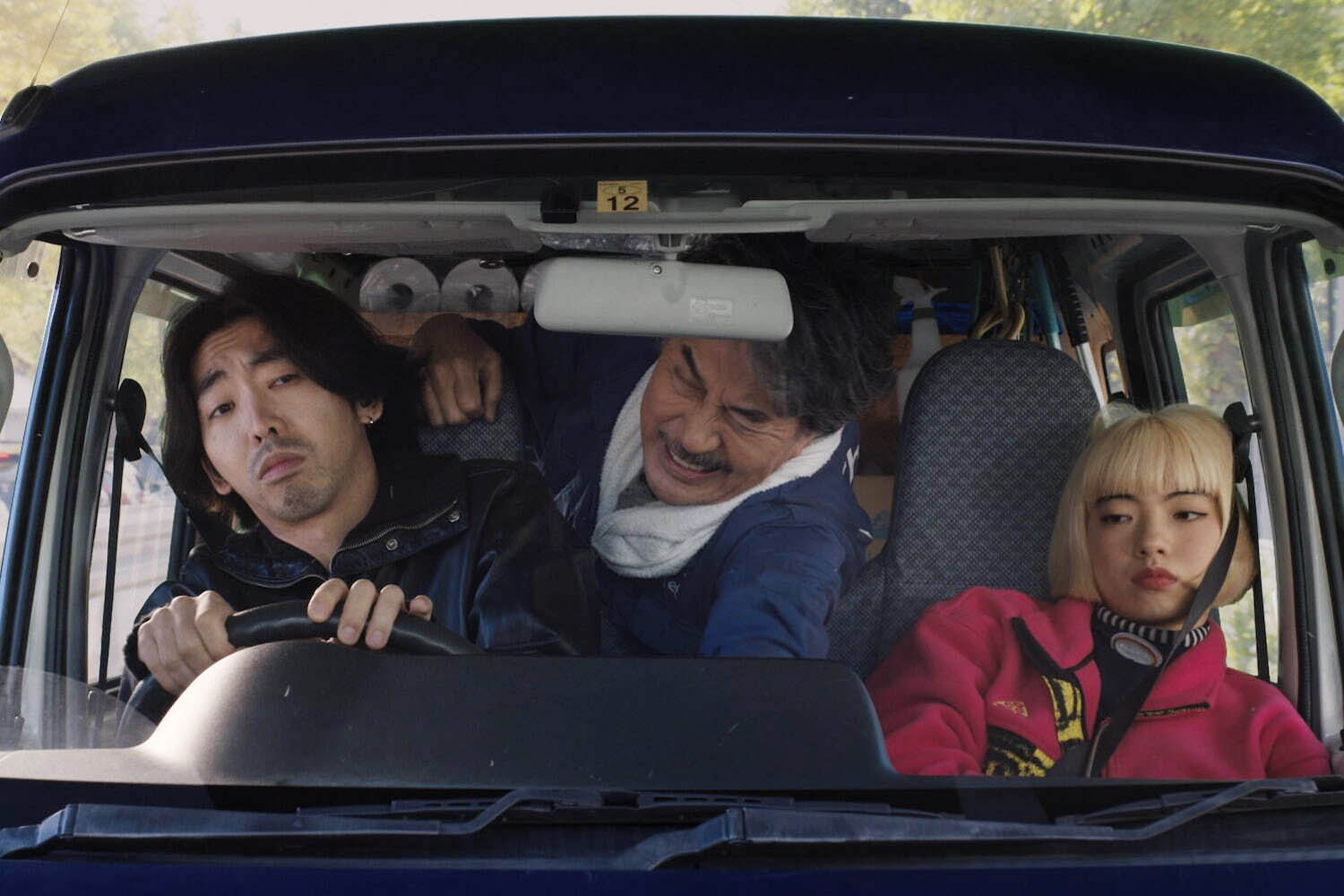 役所広司演じる平山がダイハツ「ハイゼットカーゴ」の2世代前モデルを