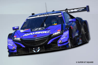 GT500に参戦しているSUPER GTマシンが登場