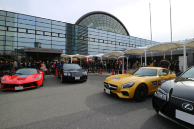 2015年は派手なボディカラーのAMG GT Sで参加