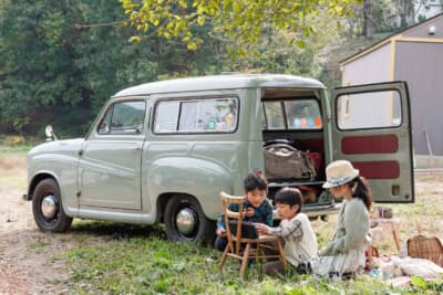 往時の新車デリバリー時にカントリーマンの純正リアシートが装着され、納車直後にカントリーマンに準じたリアウィンドウが付けられたそうだ（ヘリテイジにて照会）