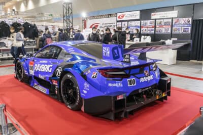 2018年にGT500クラスで活躍した、チーム国光の100号車 RAYBRIG NSX-GTを展示