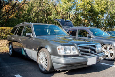 W124シリーズのステーションワゴン仕様は型式がS124となる