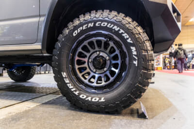 UNIONRIM HRというオリジナルのホイールに、225/75R16サイズのOPEN COUNTRY M/Tを組み合わせる