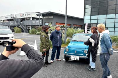 伊藤代表は現場で請われてチンクエチェントというクルマの説明員として登場