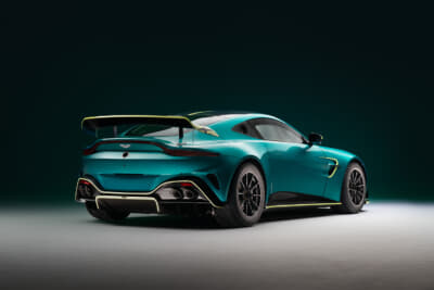 アストンマーティン ヴァンテージGT4：有名なサスペンション・メーカーとの技術提携の一環として提供された、新たな2ウェイ調整式KWダンパーが設定された