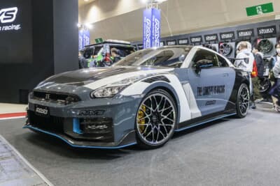 レイズカラーをまとったGT-R NISMOを展示