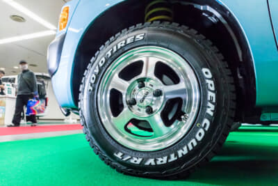 GARCIAのChicago5アルミホイールに、165/80R14サイズのオープンカントリーR/Tタイヤを装着