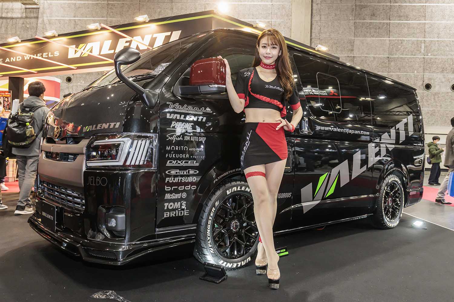 1本のホイールで2度美味しい！「ヴァレンティ」のトヨタ「ハイエース