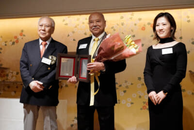 フランス国家功労勲章「シュヴァリエ」を受勲した寺田陽次郎さん