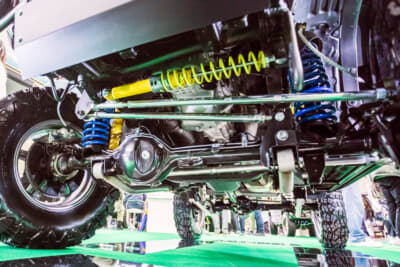 フロント側。JB74用の5インチリフトアップキットを装着