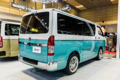 展示車はホワイトパールクリスタルシャイン×ウォーターミント