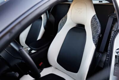 62万5000ドル（邦貨換算約9250万円）で販売中のアストンマーティン「ヴァンキッシュ ザガート クーペ」（C）Courtesy of RM Sotheby's