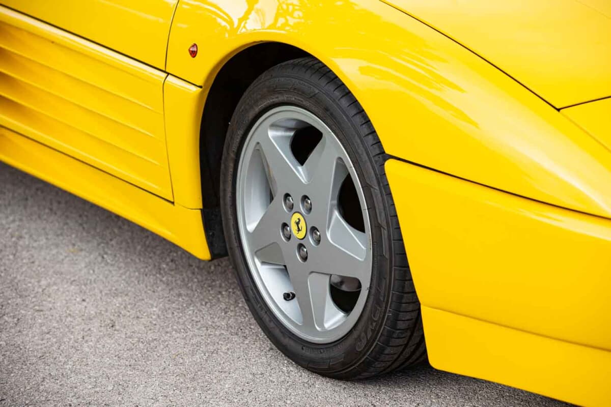 8万6250ユーロ（邦貨換算約1380万円）で落札されたフェラーリ「348スパイダー」（C）Courtesy of RM Sotheby's