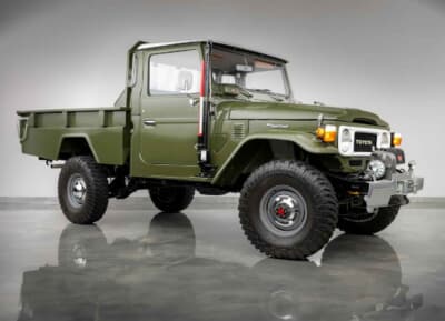 8万4000ドル（邦貨換算約1260万円）で落札されたトヨタ「FJ45 ランドクルーザー ピックアップ」（C）Courtesy of RM Sotheby's