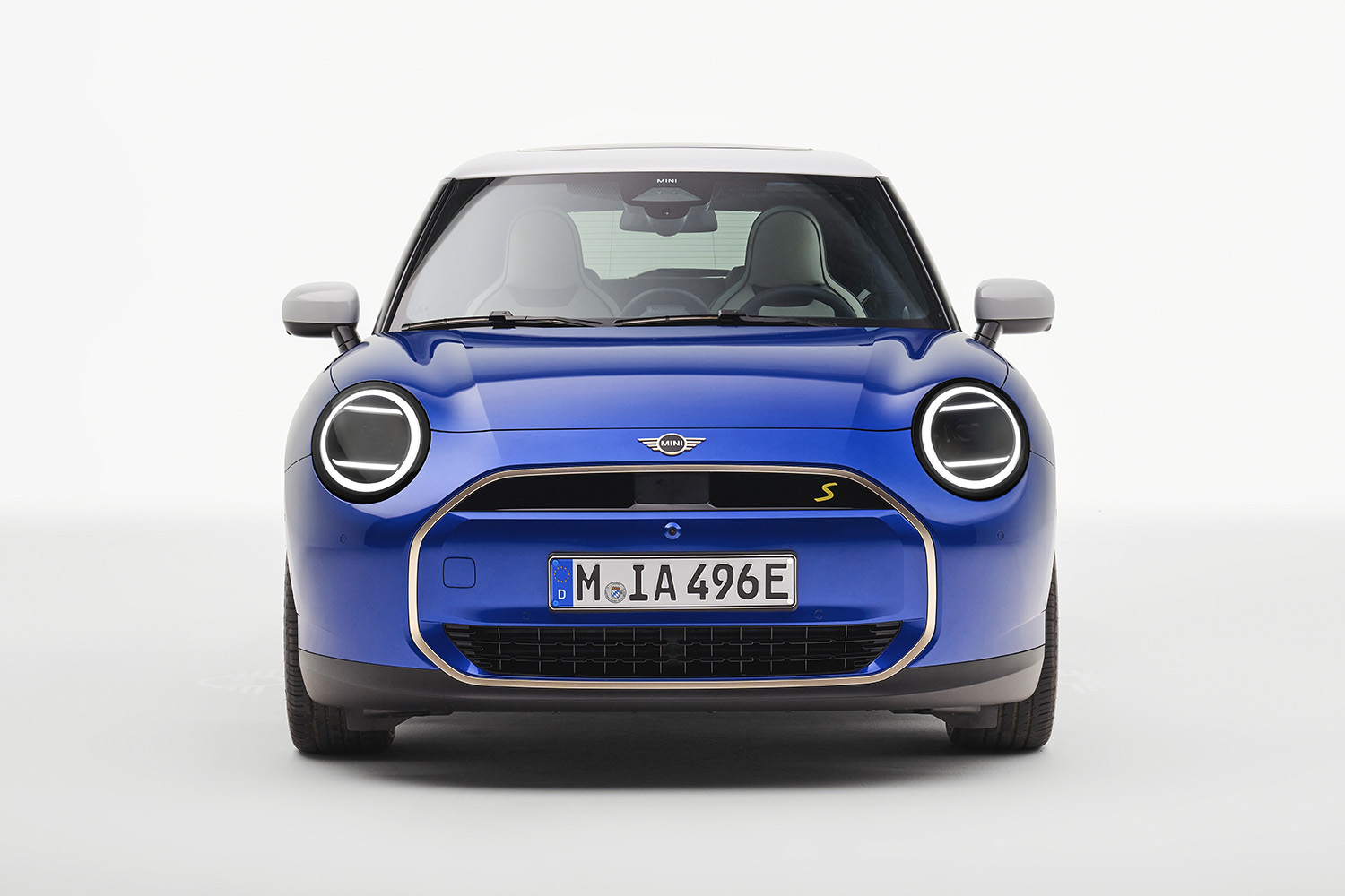 10年ぶりにモデルチェンジした「ミニ」にBEVが463万円で登場！ ガソリンモデルは396万円から。車内は完全デジタル化を実現 | AUTO ...