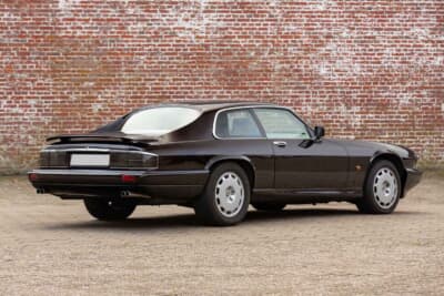 4万250ユーロ（邦貨換算約660万円）で落札されたジャガー「XJR-S6.0」（C）Courtesy of RM Sotheby's