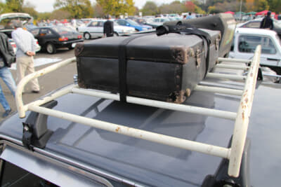 いまも昔も自家用車として使っていることもあり、ルーフキャリアを装備している