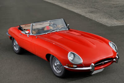 ジャガーEタイプは1961年3月、ジュネーヴ・ショーにてセンセーショナルな誕生を果たした