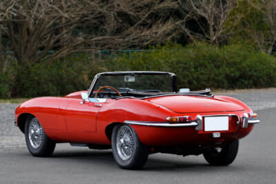 センターモノコック＋サブフレームの先進的なシャシー構造をもつ