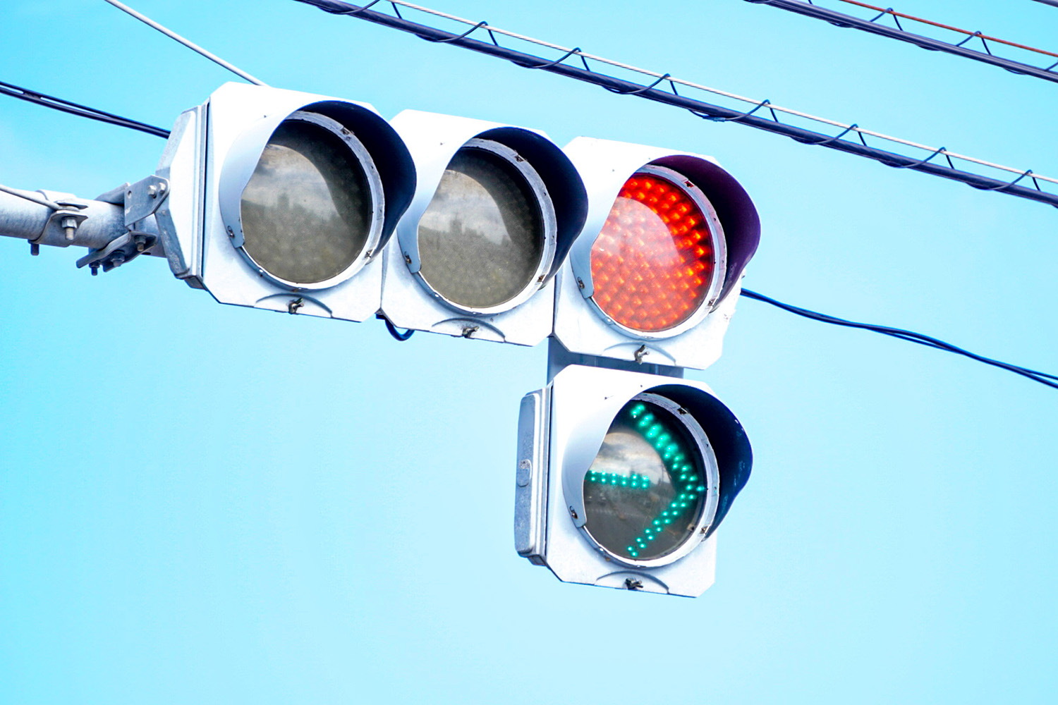 本物の信号機最終値下げ 静岡と兵庫は昭和時代の信号機がまだ現役!? もはや奇跡、現存する日本