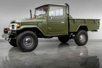 8万4000ドル（邦貨換算約1260万円）で落札されたトヨタ「FJ45 ランドクルーザー ピックアップ」（C）Courtesy of RM Sotheby's