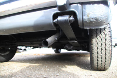 サスペンションやマフラーは純正。ガソリンは燃費がよさそうなのでハイオクを入れているそうだ