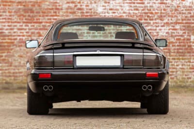 4万250ユーロ（邦貨換算約660万円）で落札されたジャガー「XJR-S6.0」（C）Courtesy of RM Sotheby's