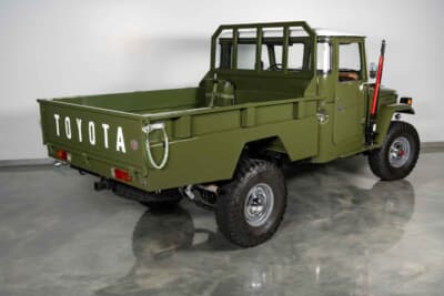 8万4000ドル（邦貨換算約1260万円）で落札されたトヨタ「FJ45 ランドクルーザー ピックアップ」（C）Courtesy of RM Sotheby's